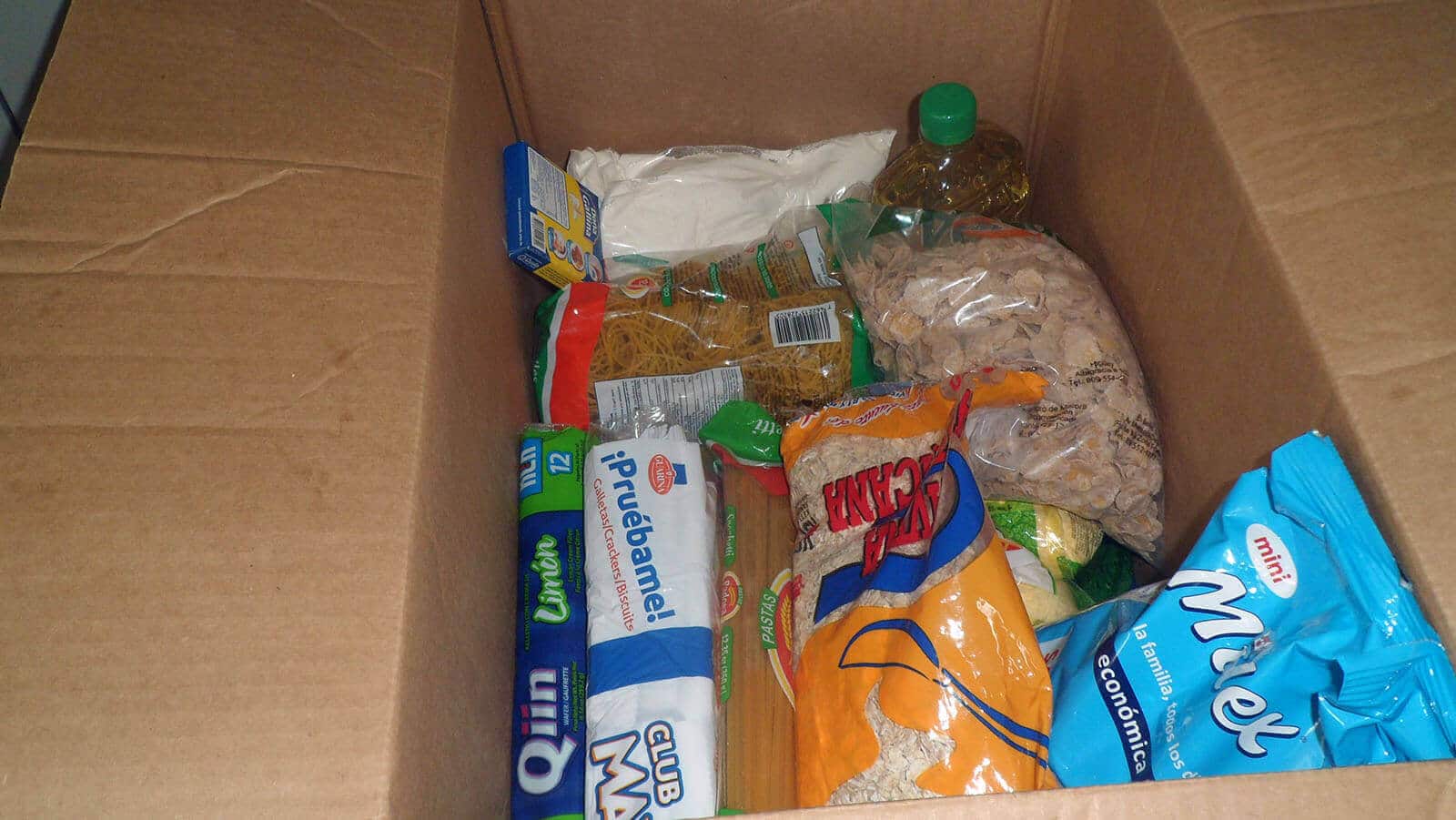 Cajas con alimentos para las familias más necesitadas